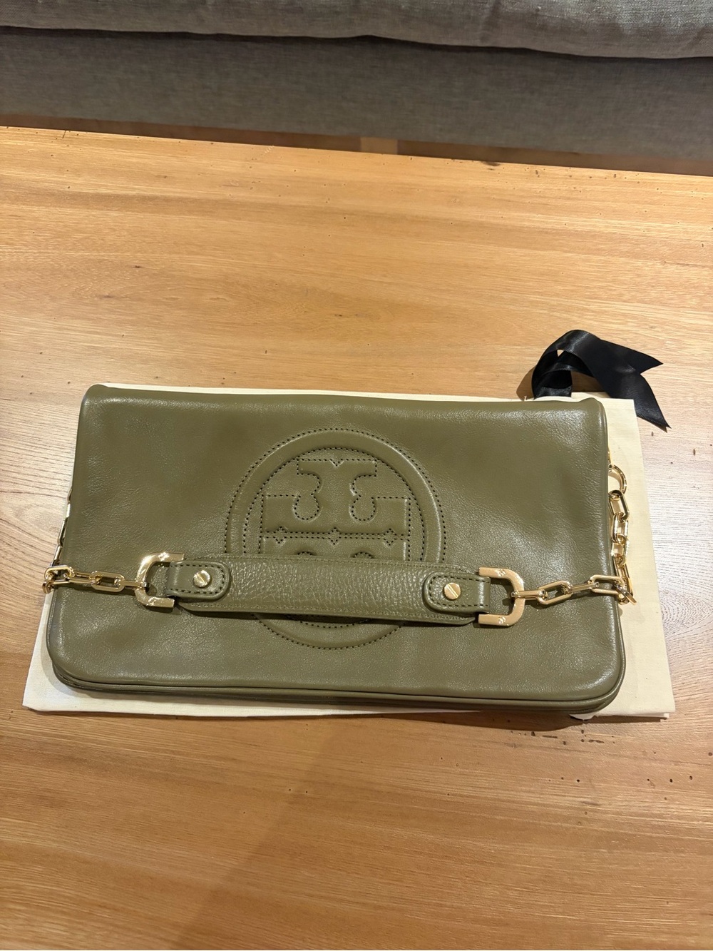 TORY BURCH BOMBE REVA CLUTCH!!